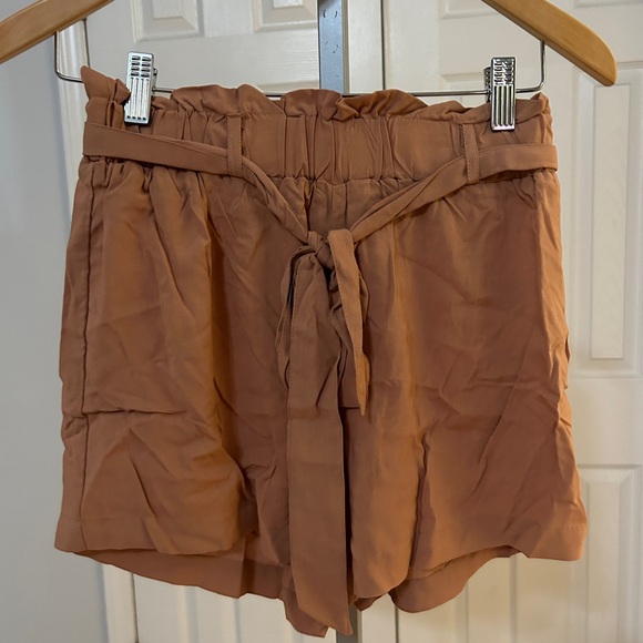 NWT Francesca’s Dizzy Lizzy Paperbag Tie Shorts Camel Size Small High Rise - Picture 2 of 6